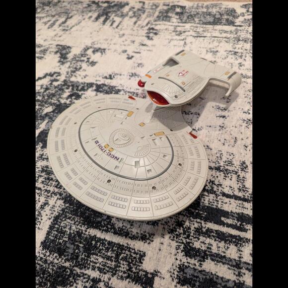 Vintage 1992 Paramount Pictures  Star Trek USS Enterprise Toy - Picture 2 of 4